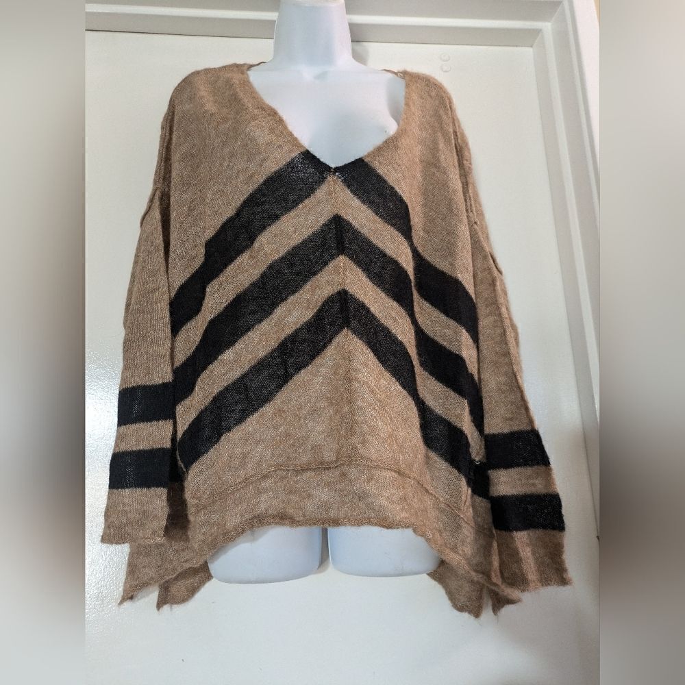 Free People ‘Twelve Roses’ Oversized Alpaca V-Neck Pullover Sweater - Picture 6 of 12